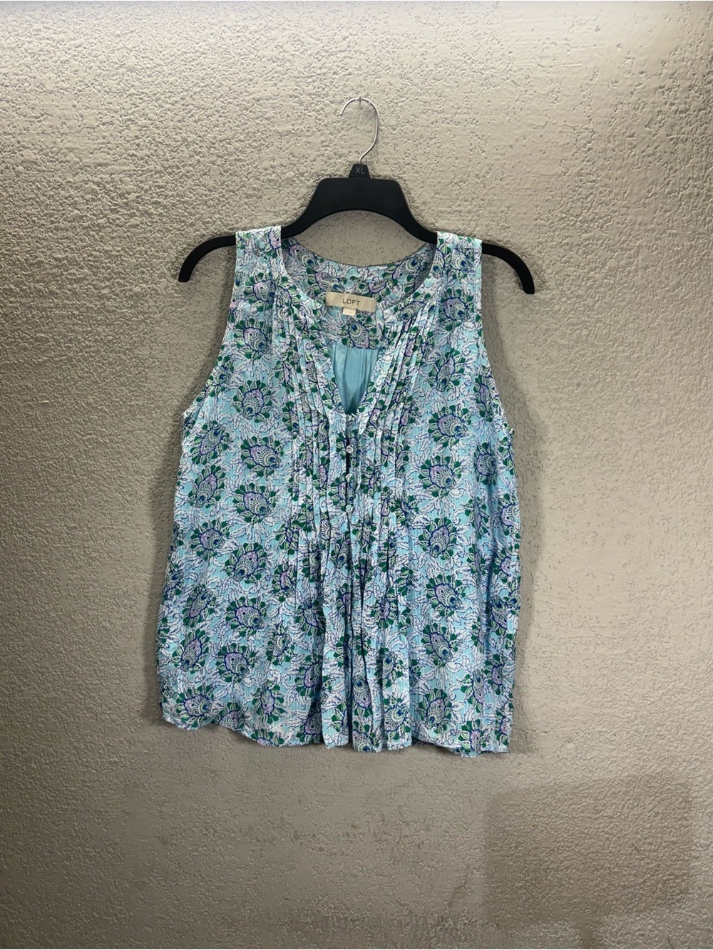 LOFT Blue Floral Pleated Sleeveless Top